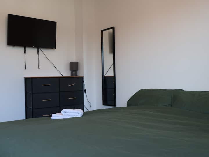 New 2 Bed,  Private Driveway - Watford