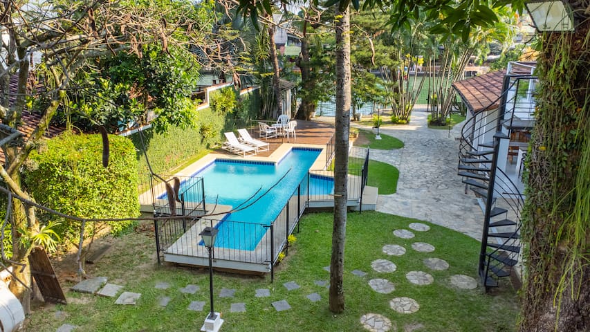 Recanto da ilha: 7quartos, piscina e churrasqueira