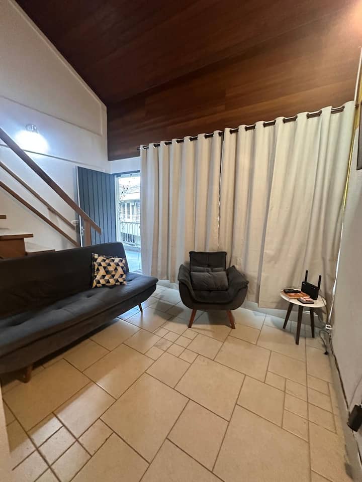 dhomë ndenjjeje me divan-krevat 