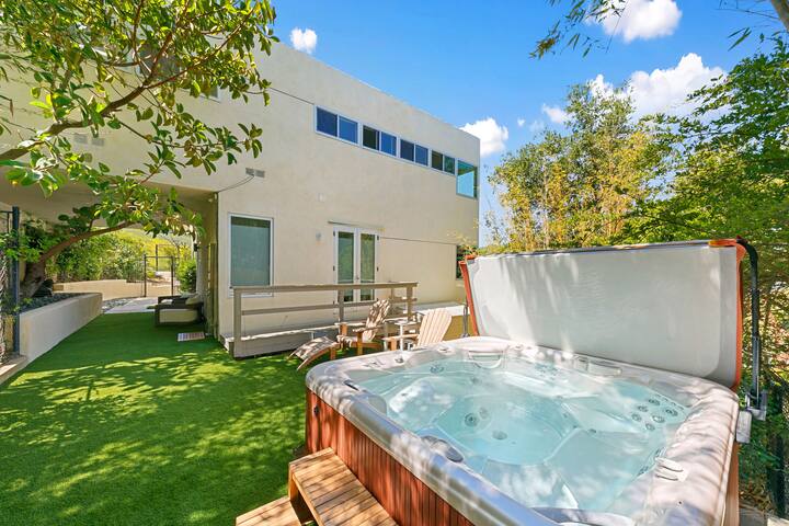 Malibu Retreat w/ Hot tub & Outdoor living gallery image 3