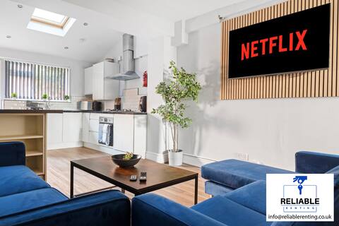 Successful Airbnb property: Comfy Stay • Tram • Near Uni • Free Net • Parking in City Of Nottingham