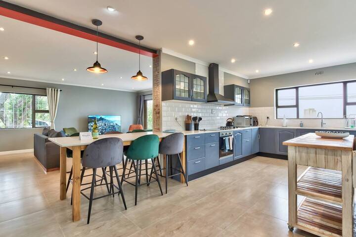 Luxury Home Spectacular View gallery image 5