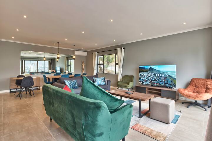 Luxury Home Spectacular View gallery image 3