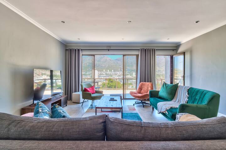 Luxury Home Spectacular View gallery image 4