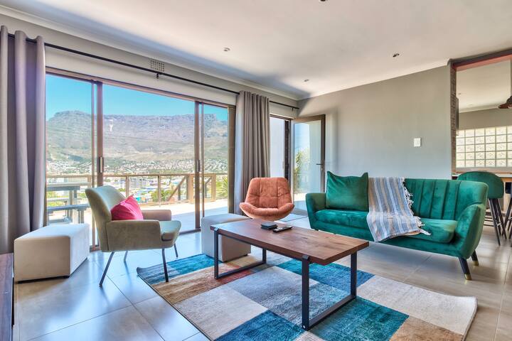 Luxury Home Spectacular View gallery image 2