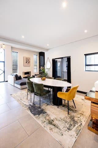 Luxurious Villa With Mountain View Seaside gallery image 5