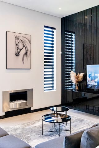 Luxurious Villa With Mountain View Seaside