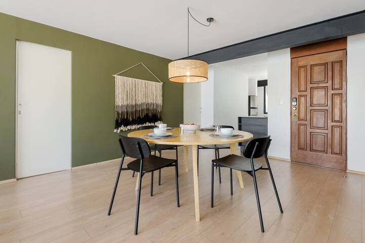 Lovely Apt in Iconic & tranquil Amsterdam Street gallery image 2