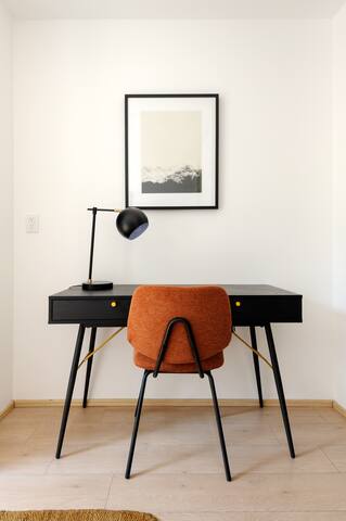 Lovely Apt in Iconic & tranquil Amsterdam Street gallery image 3