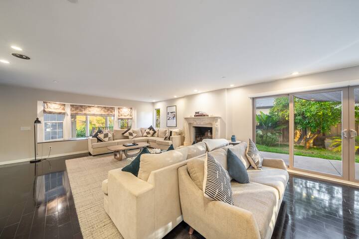 2 Homes Sleeps 30 Gated 2 Pools Views 11 Bedrooms gallery image 4