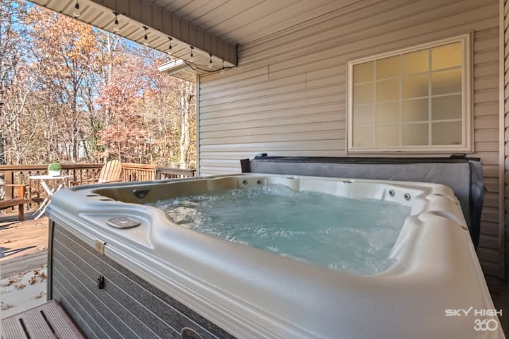 Mulligan Manor: Golf-bike-play - Private Hot Tub - Bella Vista, AR