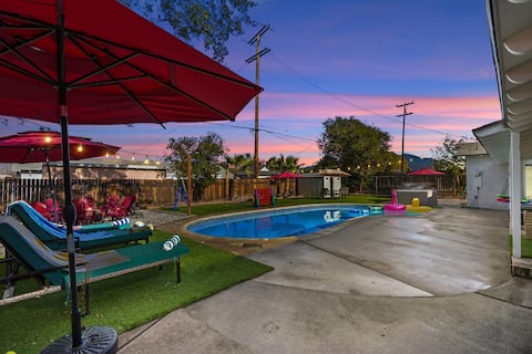 Sleeps 12 - Hot Tub | Pool | Game Room & Fire Pit