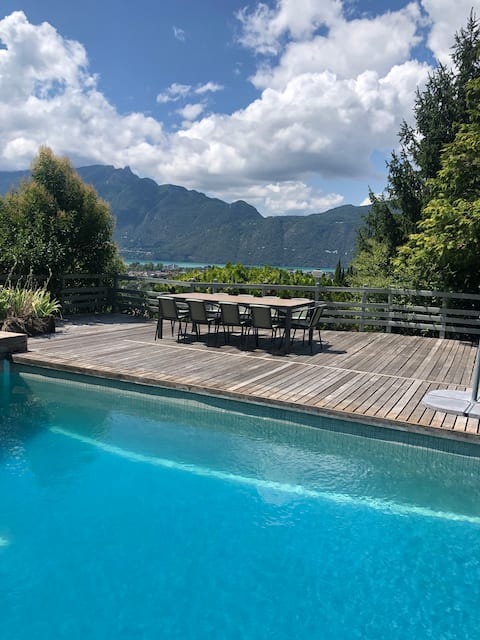 200 m² 5-bedroom villa, with pool and garage