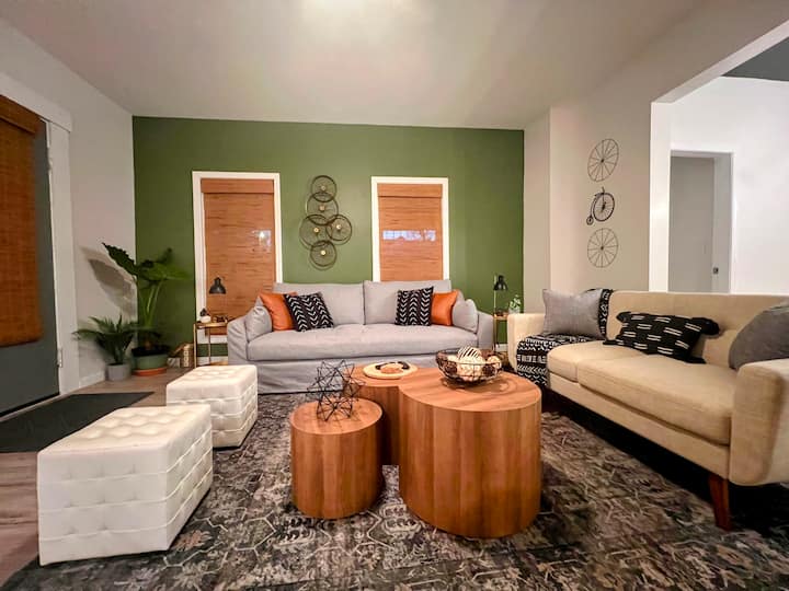 The Gathering Place - 5BR Spacious Home