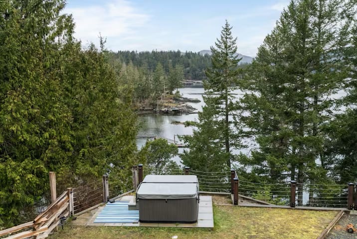 West Coast Retreat w Hot Tub! IG:@westcoastretreat