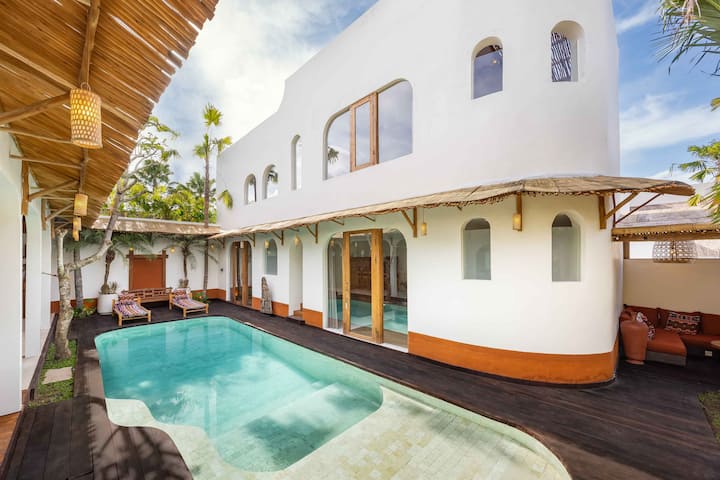 Modern Ethnic Hacienda 4br Villa Next To Canggu - Bali