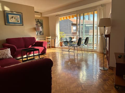 Successful Airbnb property: BRIGHT & QUIET with PARKING in Barcelona