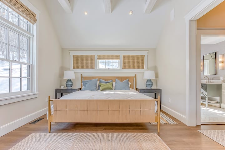 Main House
1st floor bedroom with en-suite. 
Pack n' Play located in closet.