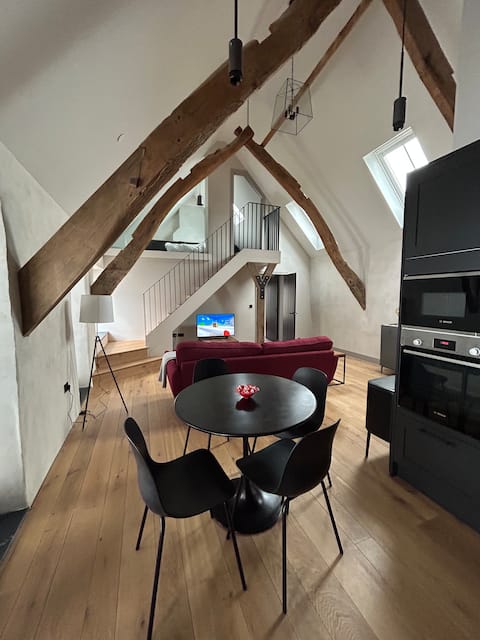 2 Cruck Cottage, Cowbridge