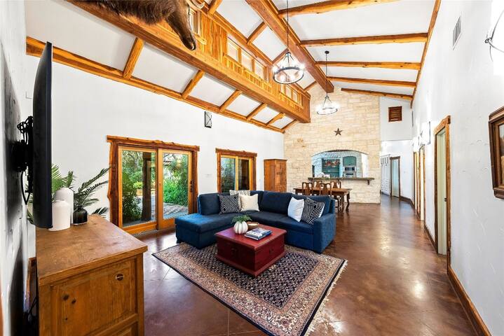 Casadecas at Hudson Bend Ranch – Weddings & Events gallery image 3