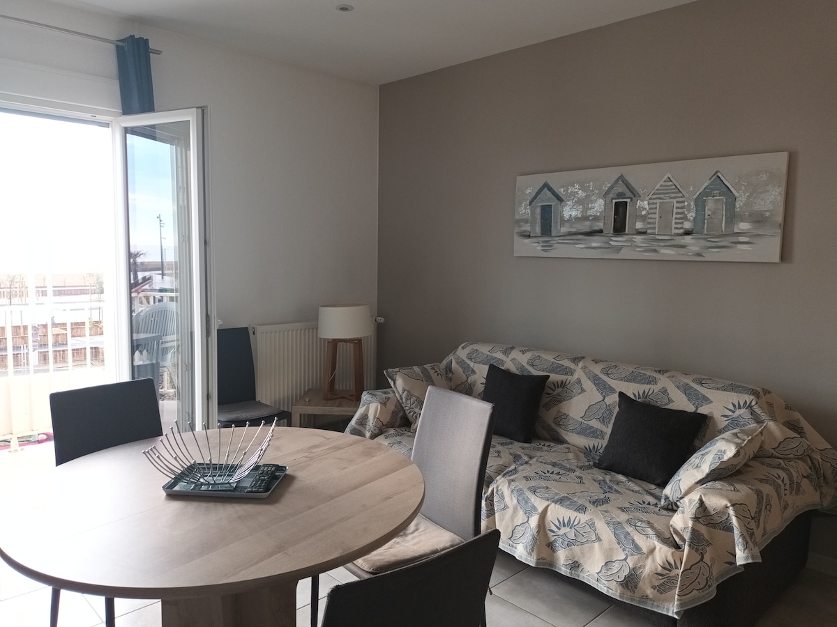 Propriété Airbnb réussie: BEAUTIFUL 4* RATED APARTMENT, BREATHTAKING SEA VIEW, WIFI, CLIMATE CONTROL à Saint Cyprien