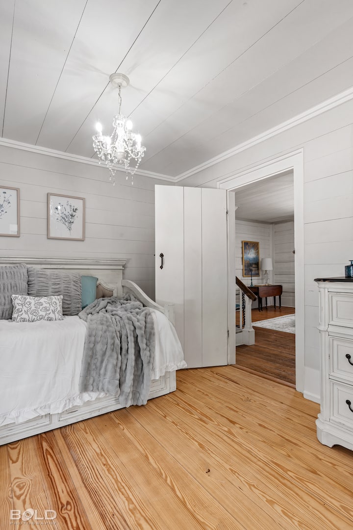 Trundle located under bed for additional sleeping