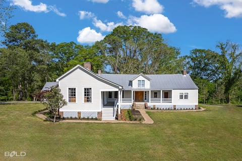 Estate Les Chenes | Historic Minden Property