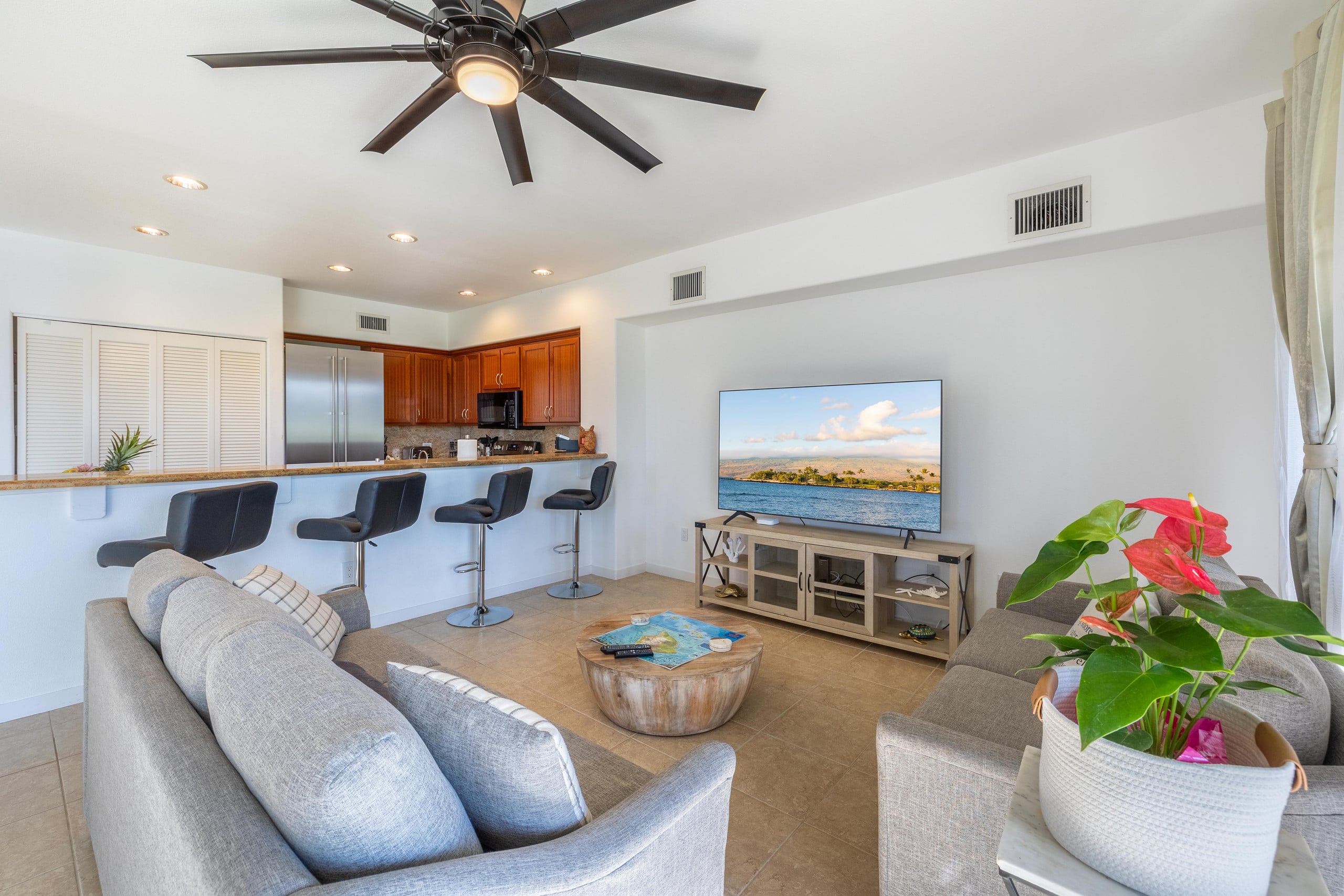 Condo in Waimea · ★5.0 · 3 bedrooms · 4 beds · 3 private baths - Image 2