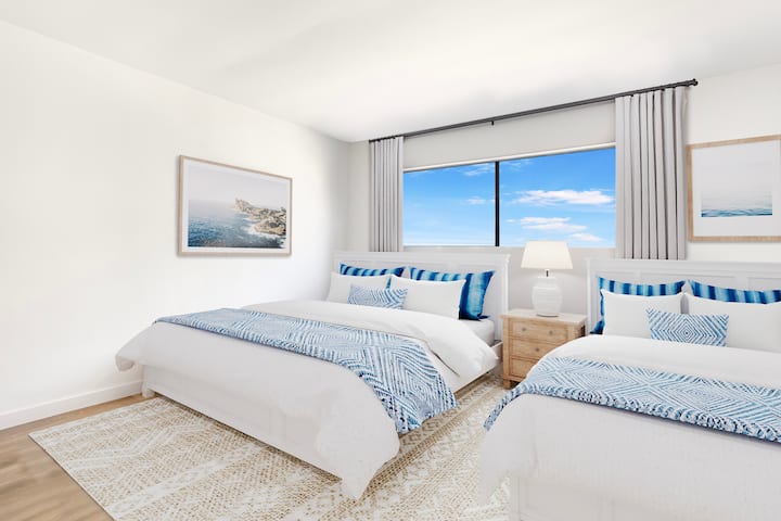 Relájate en dos colchones Serenity Bliss™ de tamaño extragrande, con la tecnología Comfort Zone™ de Serta para un apoyo inigualable y una lujosa relajación. Comodidad pura, redefinida.