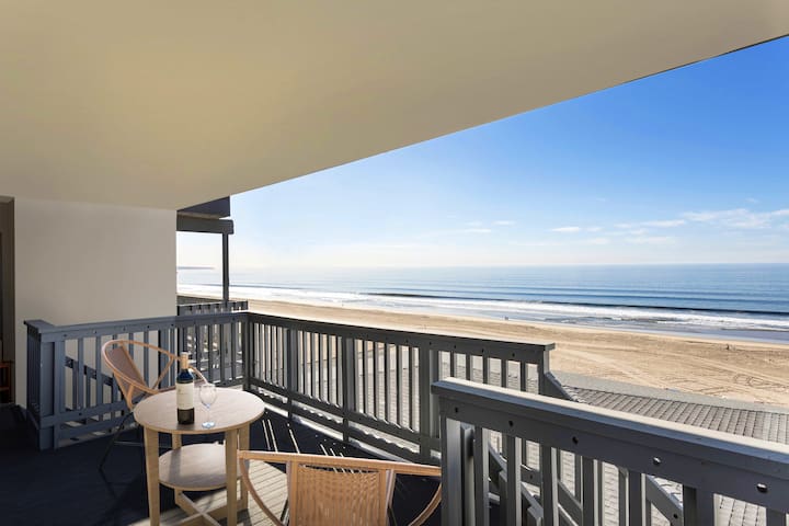 OCEAN-FRONT | Beach/Strand | KING & 2-QUEEN Beds
