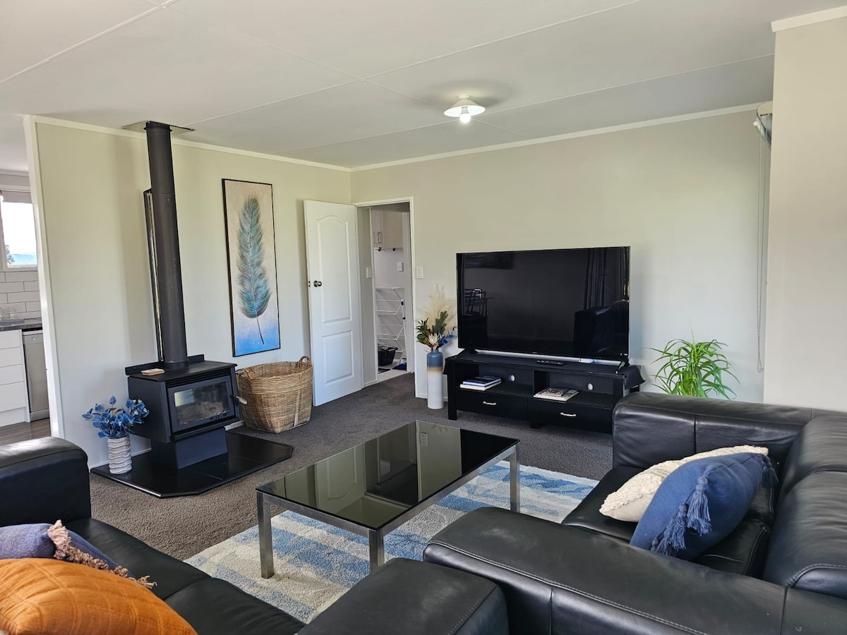 Popular Airbnb listing: Country Vibes • Mini Horses • 5 min to Gondola in Rotorua District North