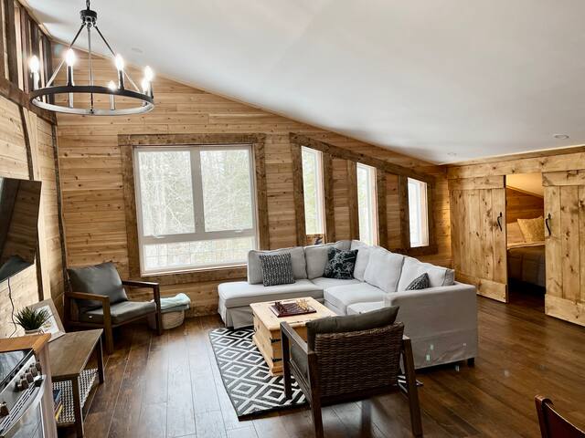 5 beds/1 King/beach/garage game room and dining gallery image 2