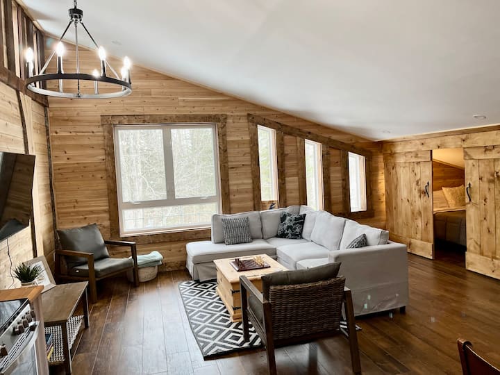 Lakefront Retreat | 5br | Games Room + Beach - New Brunswick