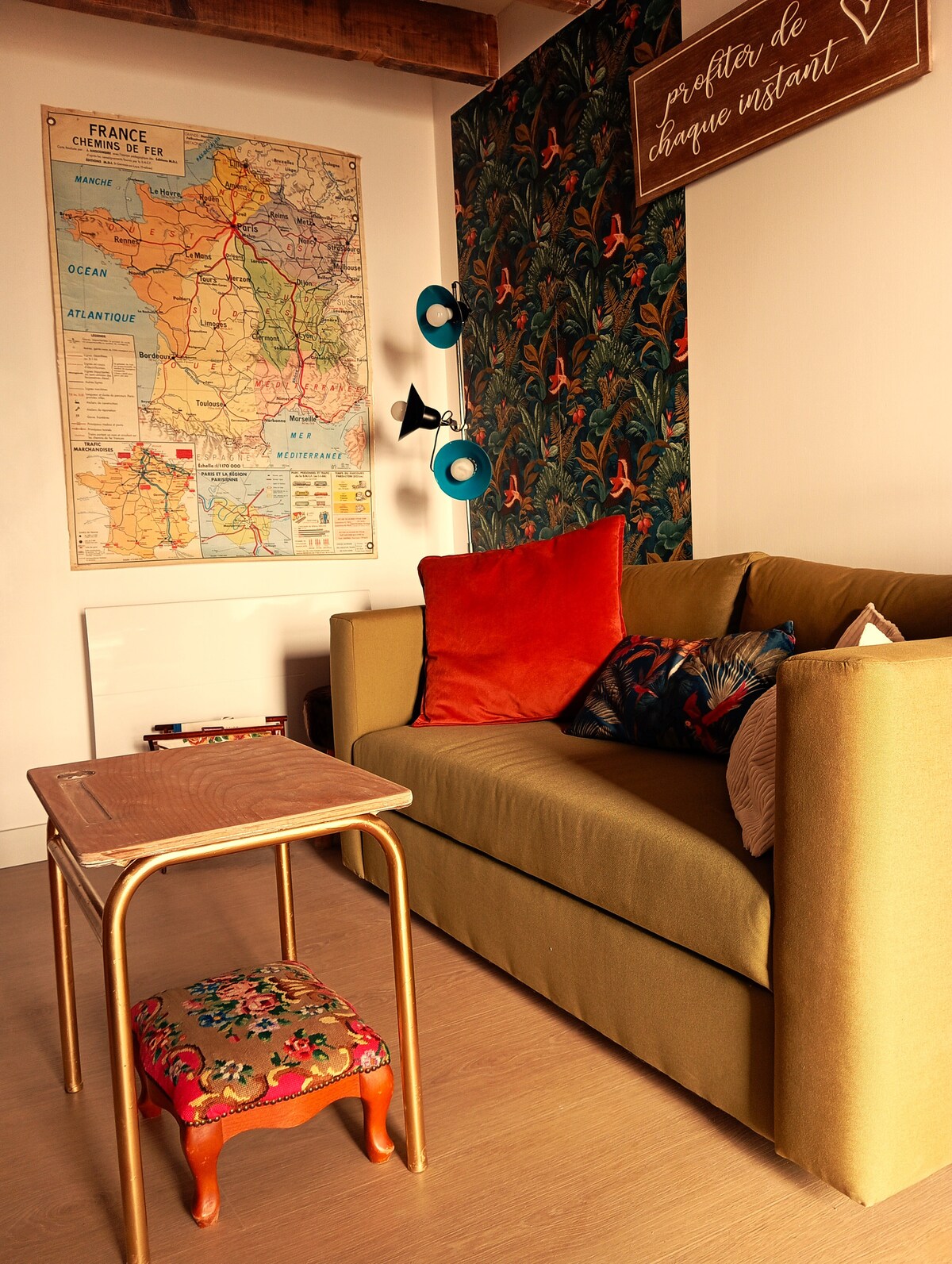 единечен кауч со кабриолет. димензии за спиење: 80/190 см