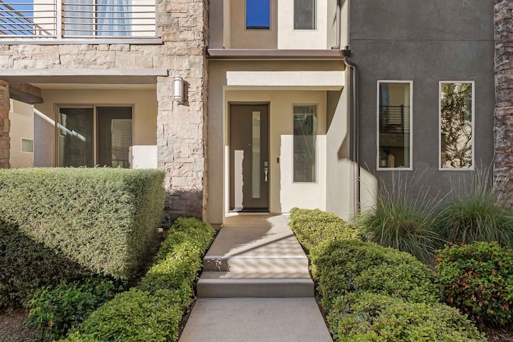 Furnished Home By Porto's Bakery - Los Angeles