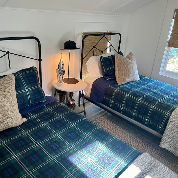 Queen bed. Twin bed. Room darkening shades.