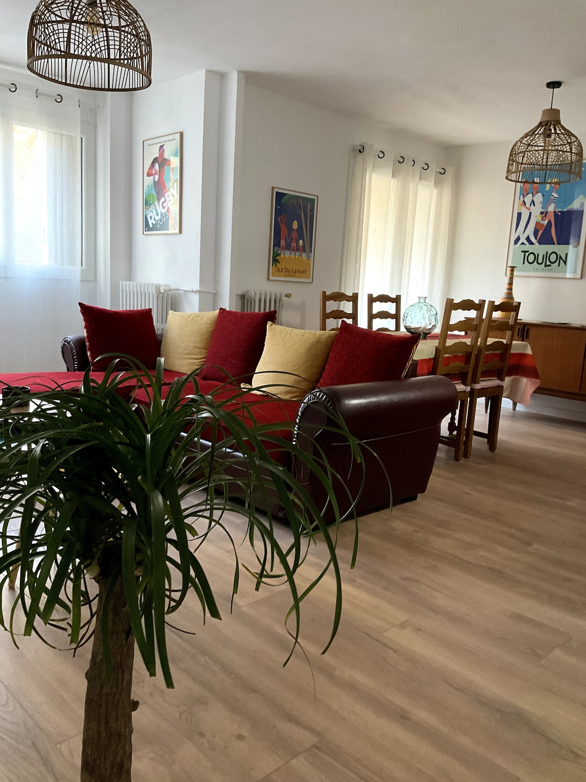 Top Airbnb: Air-conditioned 3-bedroom apartment in Mourillon by the sea in Toulon