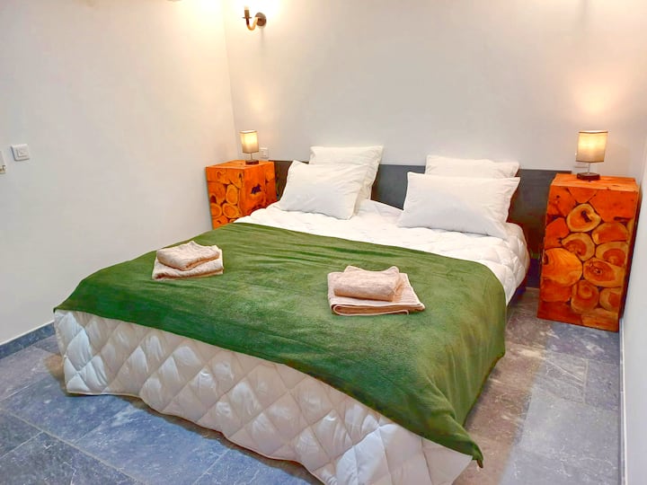 Fleksibilna prostorija u skladu s vašim potrebama. Mogućnost dva kreveta u 90 .
Trebate li kišobran? Slušamo vas.
klima-uređaj 