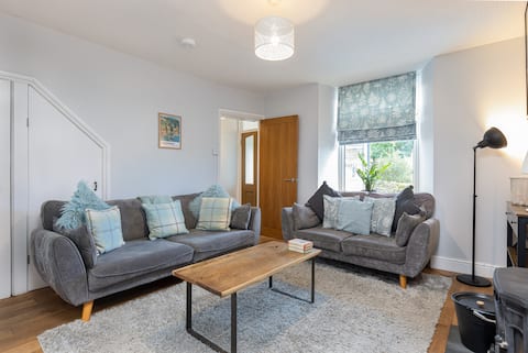 Popular Airbnb listing: Raven Crag cottage in Windermere with amazing view in Windermere And Bowness