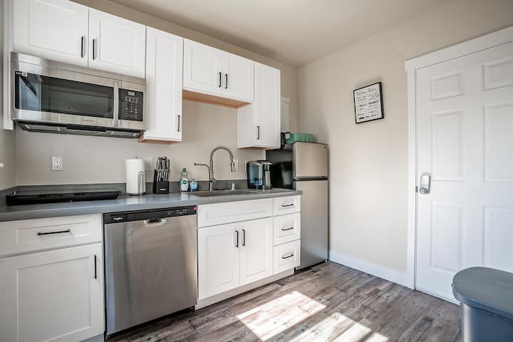 Serene Puget Sound Escape-private Suite + Rooftop - Federal Way, WA