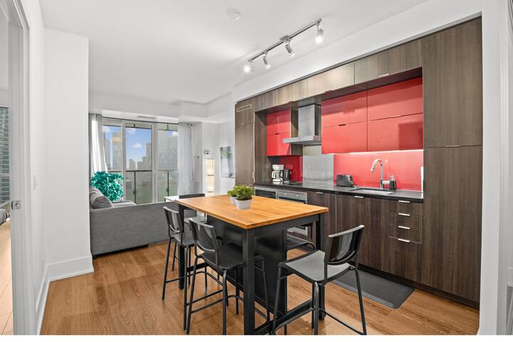 2 Bedroom 2Bath CN-Tower/Parking gallery image 4