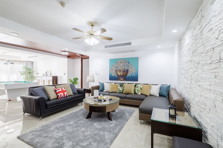 Large Lux 3BR Suite • Pool Table• Soi 11• Nana BTS