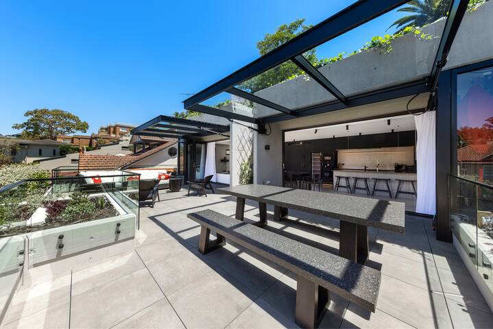 Newly built 2024 – Raw & refined Black Beauty gallery image 4