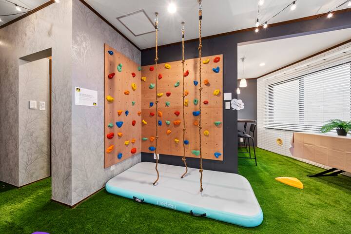 国立駅徒歩4分/親子で遊べる/ボルダリングや滑り台、ボールプール有り/ワンフロア（2階部分）(42) gallery image 2