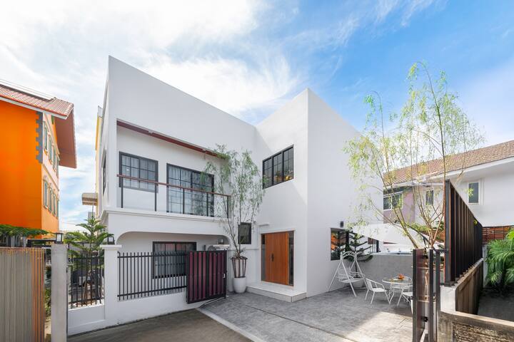 “A Nice Day” Modern Luxury Private Pool Villa gallery image 2