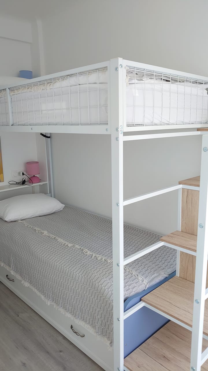 Mezzanine bed and bed