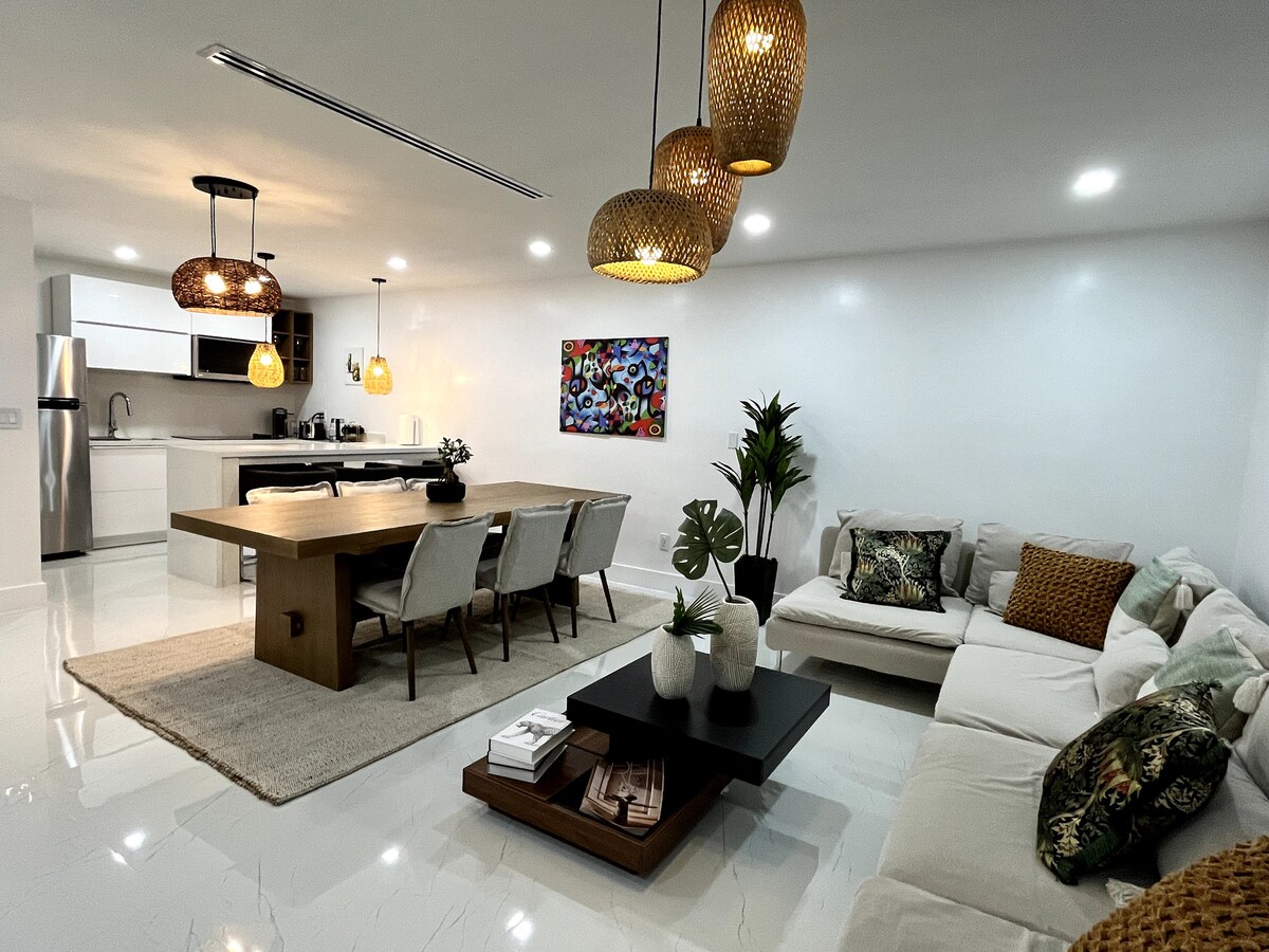 Top performing Airbnb: Centrally located 3-bedroom house in Curtis Park