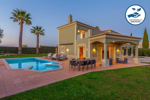 Villa w/ Heatable Pool & Built-in Jacuzzi