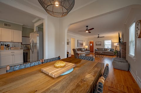 Well Appointed Group Home w/ Kings & Queens+2 Bath