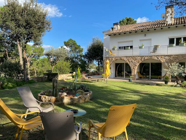 4 PER Casa con jardín-piscina jacuzzi cerca playa